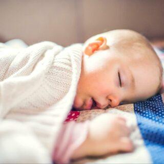 Plötzlichen Kindstod vermeiden – so schläft ein Baby sicher